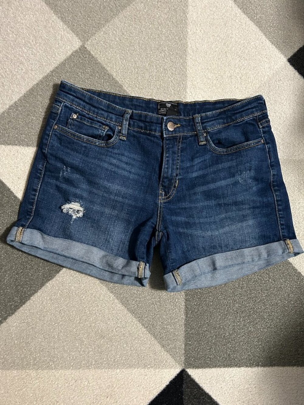 GAP Sexy Boyfriend Distressed Rolled Hem Jean Shorts Women's Size‎ 6/28
